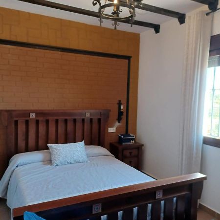 Villa Martinez Alquiler Rural Isabel Alcala del Valle Bagian luar foto