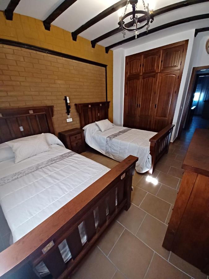 Villa Martinez Alquiler Rural Isabel Alcala del Valle Bagian luar foto