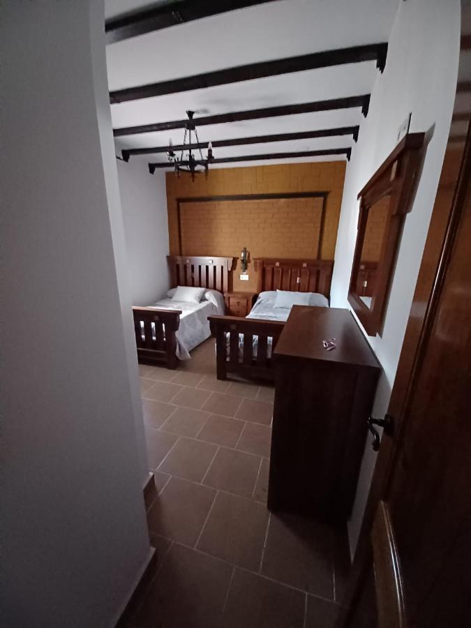 Villa Martinez Alquiler Rural Isabel Alcala del Valle Bagian luar foto